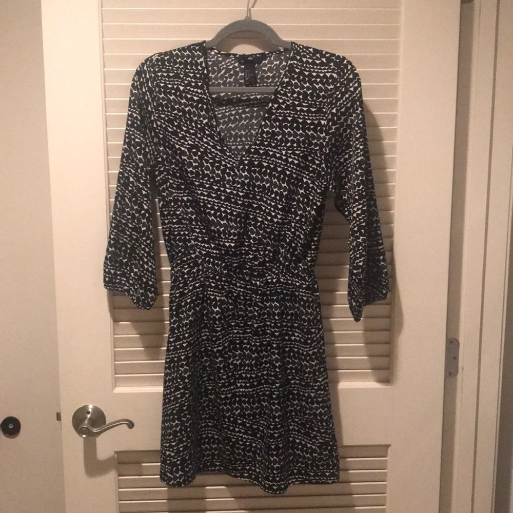 Black and white 3 quarter length sleeve dress